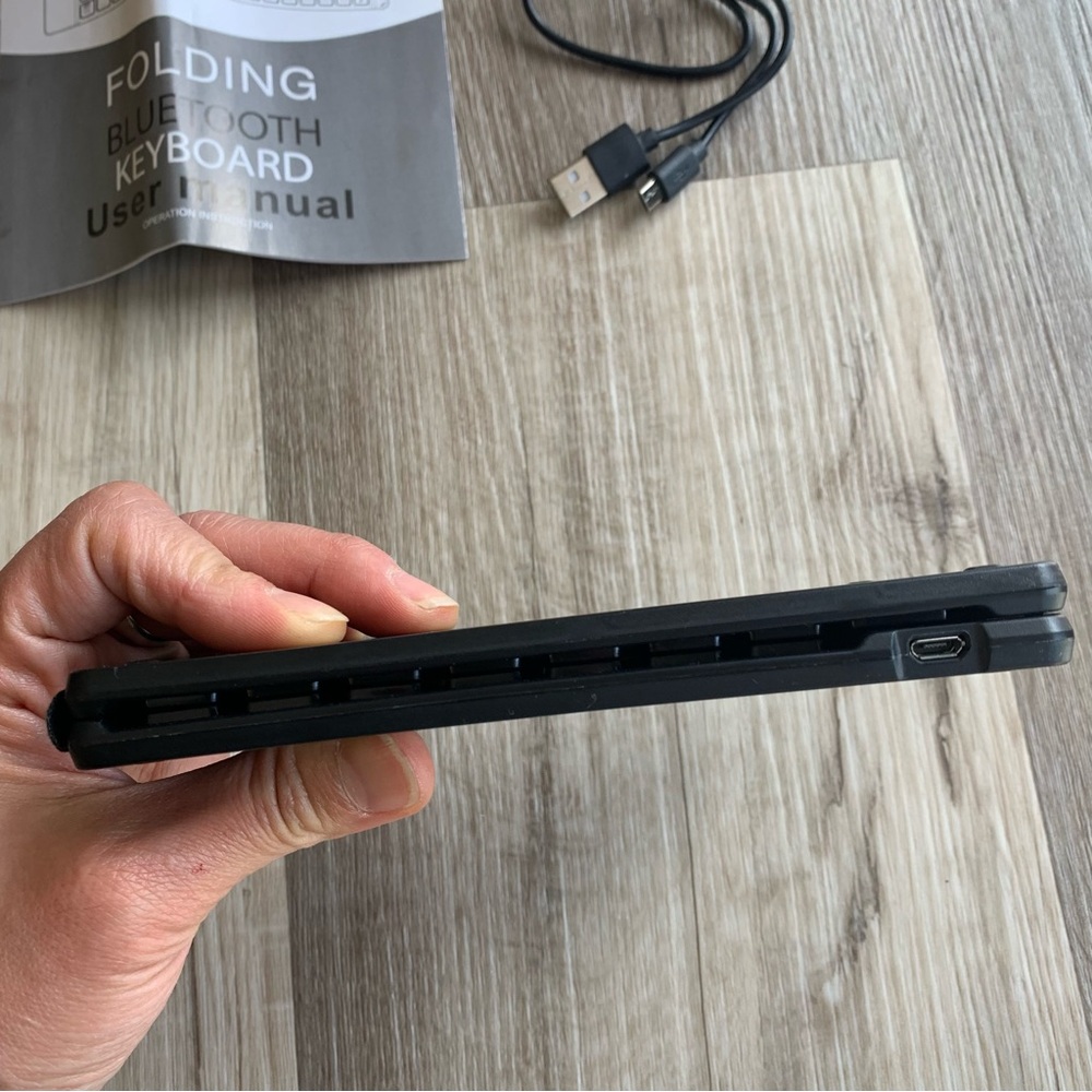 NWOT Mini Foldable Wireless Keyboard Compatible with iOS, Android and Windows - Picture 7 of 11
